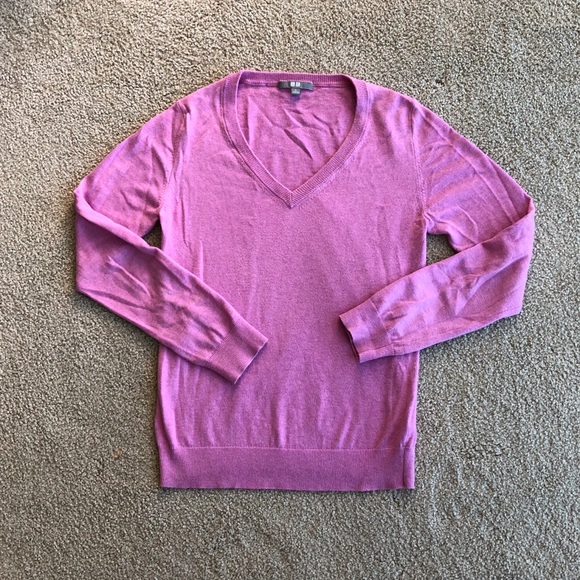 Uniqlo Sweaters - 💜 5 for $25 Pink Uniqlo sweater